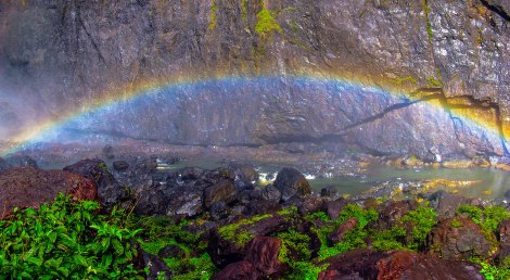 Wallaman Falls - Rainbow in the mist (2)